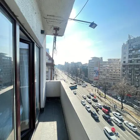 Elegant Two Bedrooms Apartment *