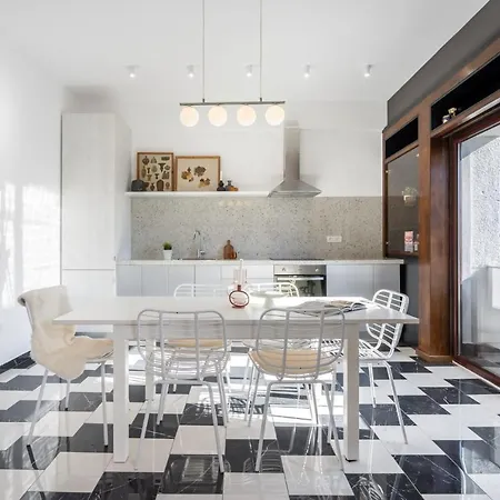 Elegant Two Bedrooms 布加勒斯特