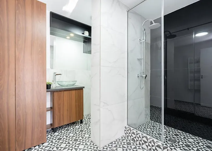 Elegant Two Bedrooms Bükreş