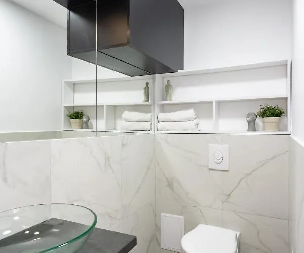 Elegant Two Bedrooms Apartament *