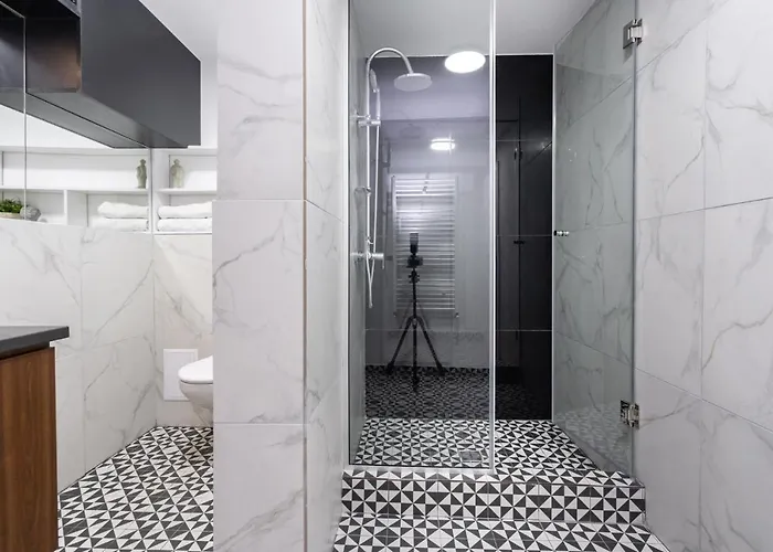 Elegant Two Bedrooms Apartament