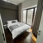 アパート Elegant Two Bedrooms *