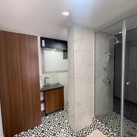 Elegant Two Bedrooms Apartment *