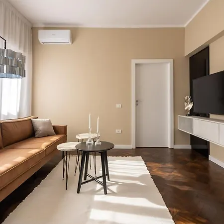 Apartment Elegant Two Bedrooms Bucharest